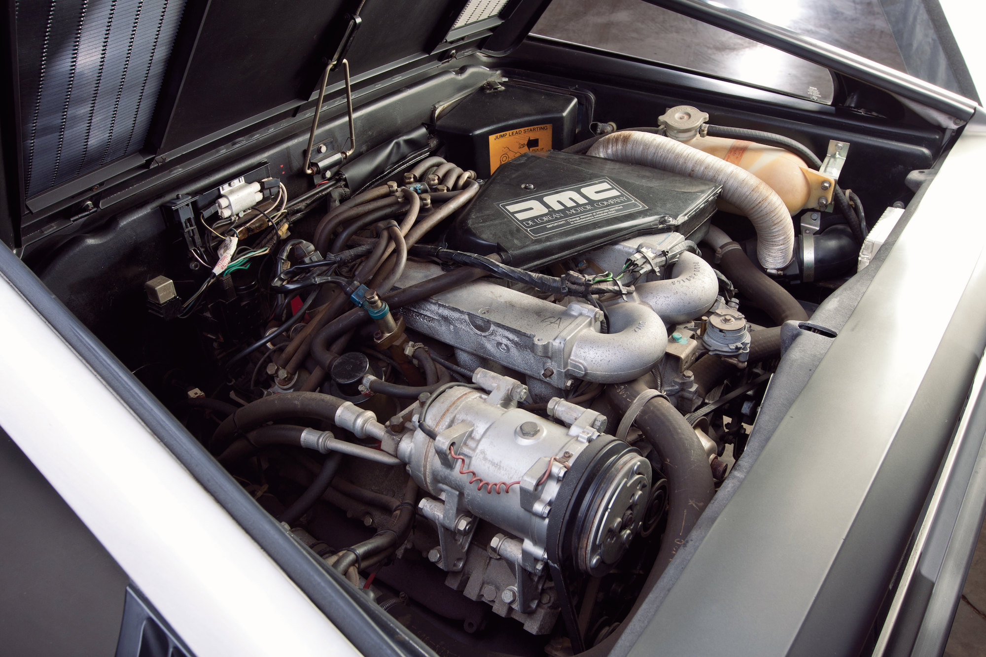 DeLorean_DMC-12_02