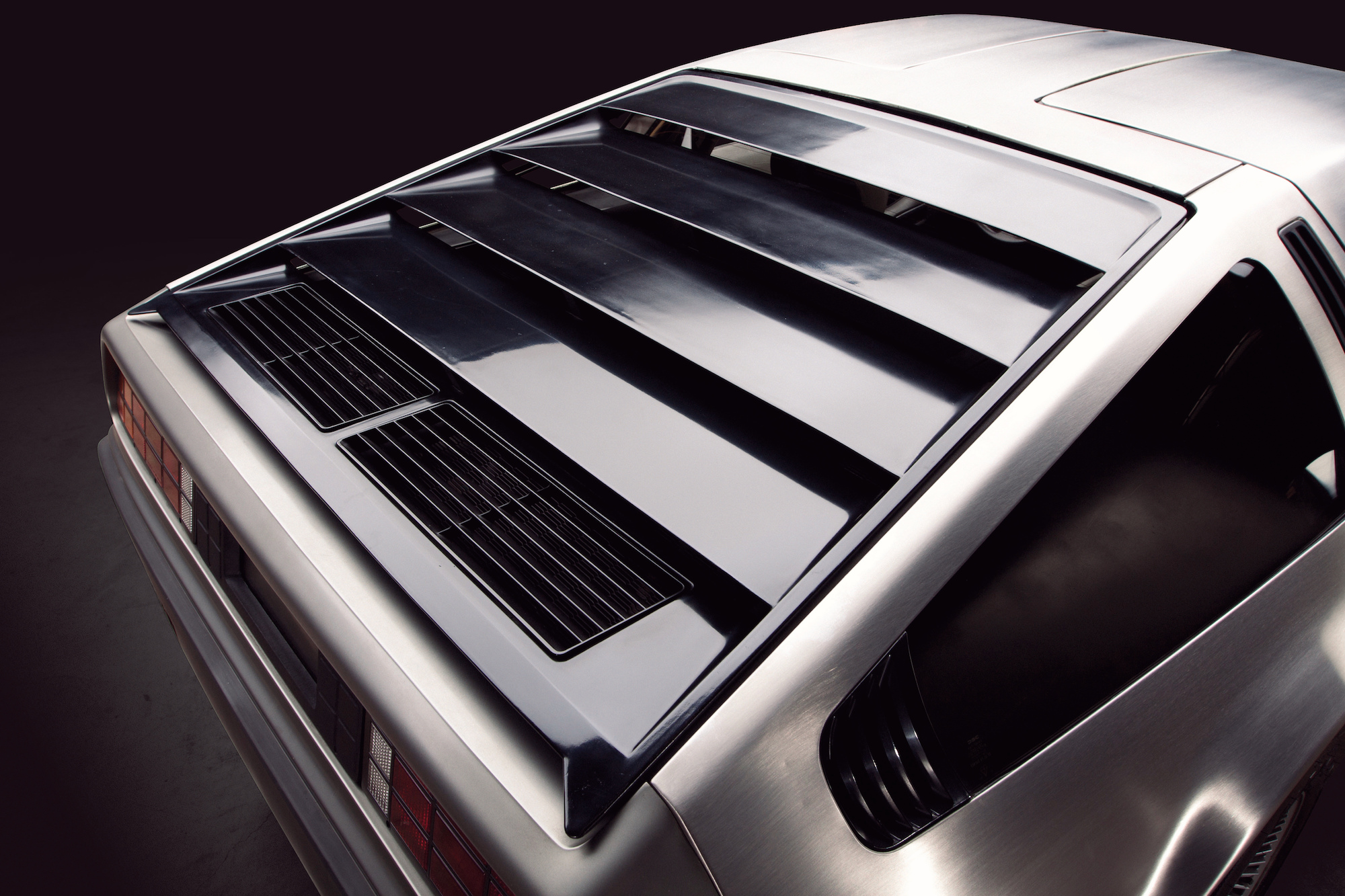 DeLorean_DMC-12_05