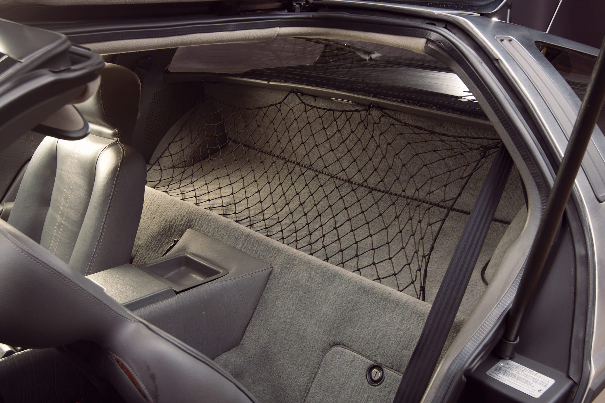 DeLorean_DMC-12_08