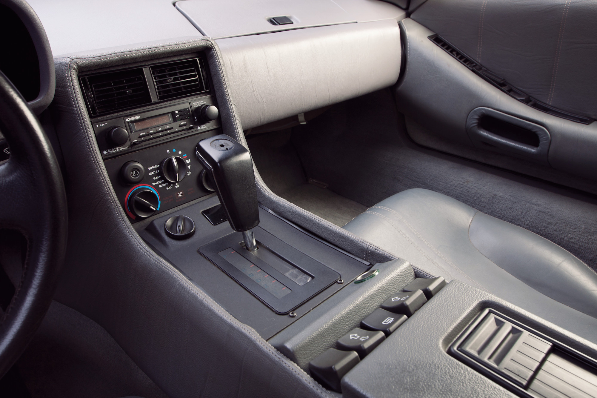 DeLorean_DMC-12_10