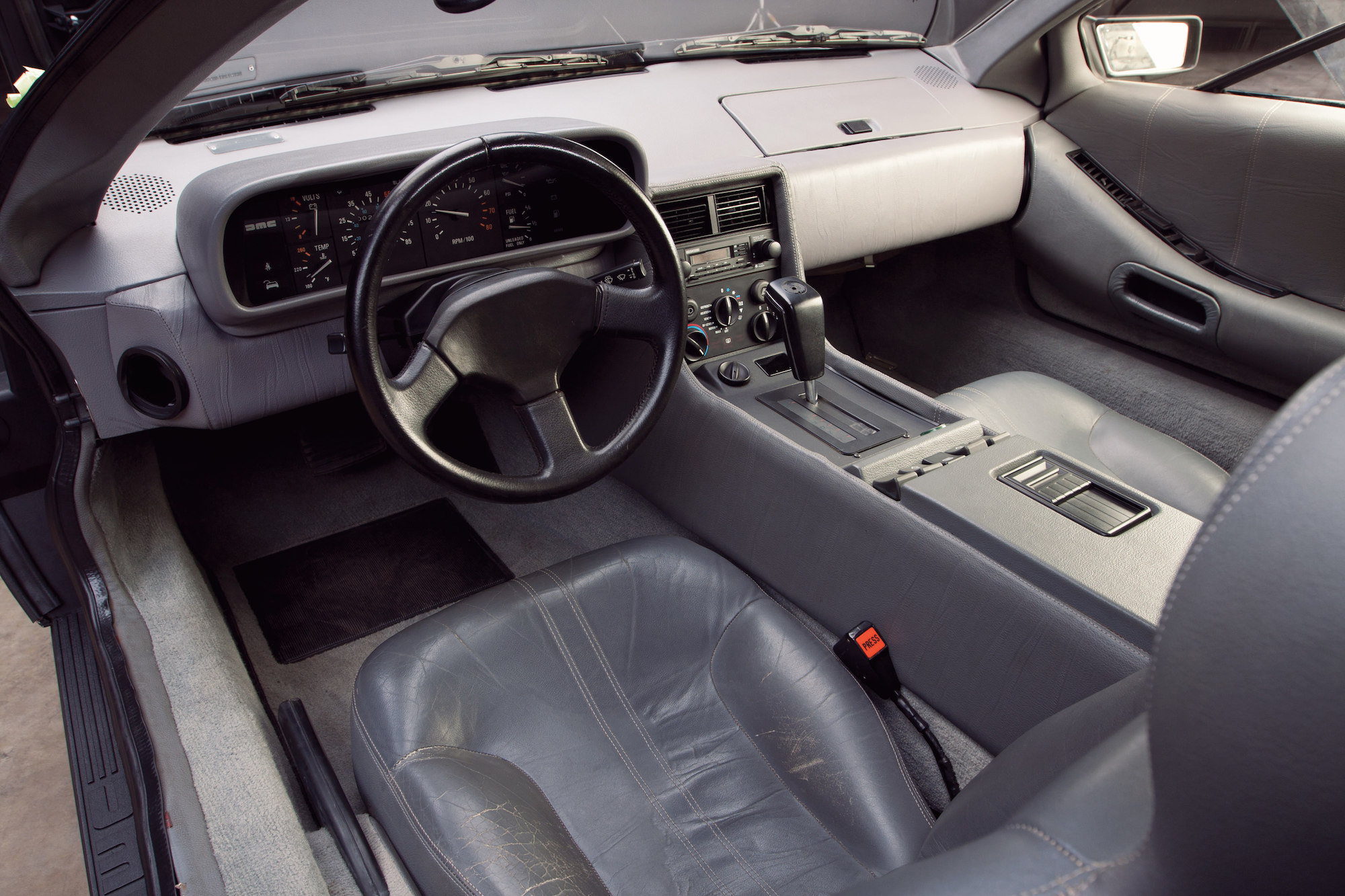DeLorean_DMC-12_14