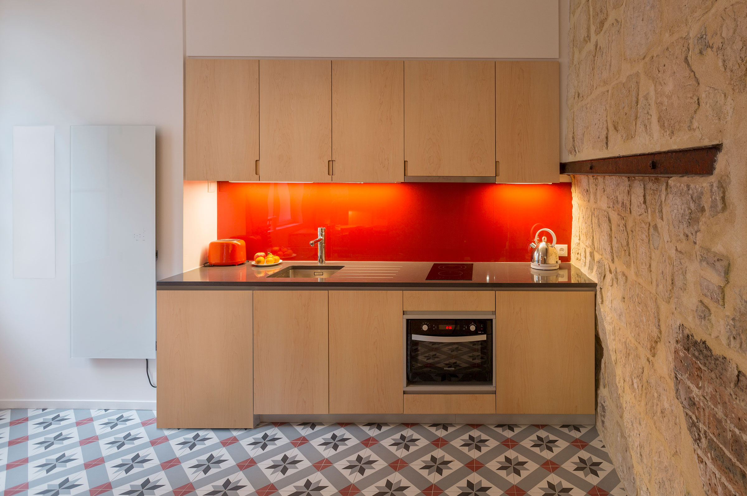 tiny-studio-apartment-li-4