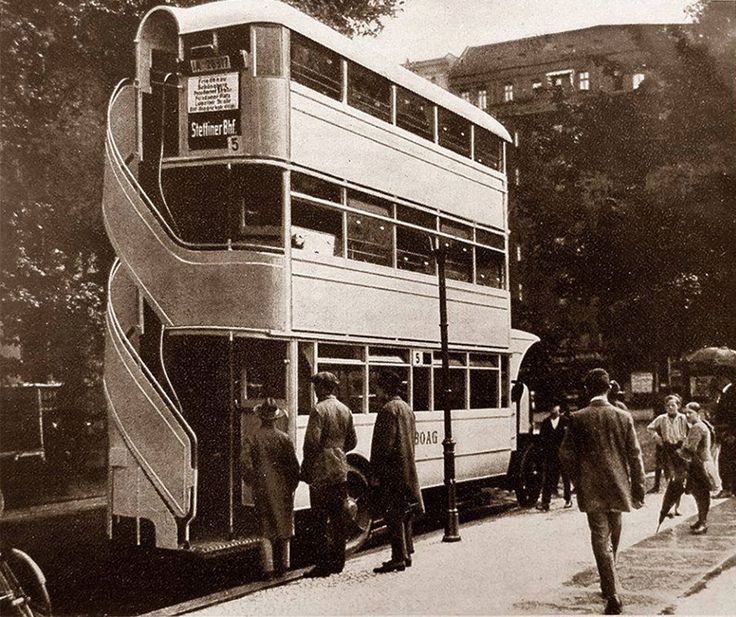 strange_bus_01