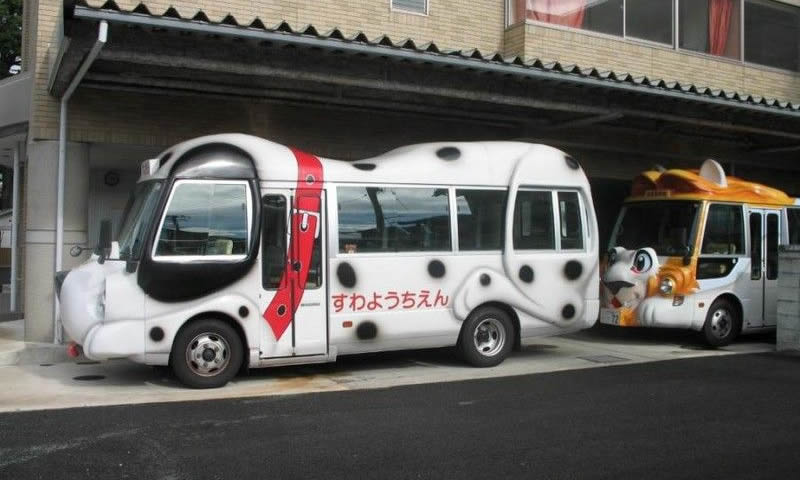 strange_bus_06