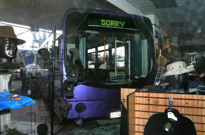 strange_bus_07