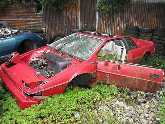 abandoned-car-12