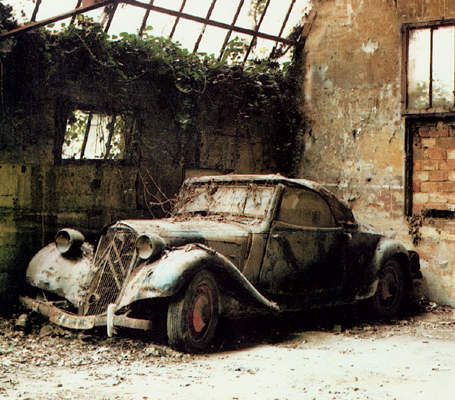 abandoned-car-8